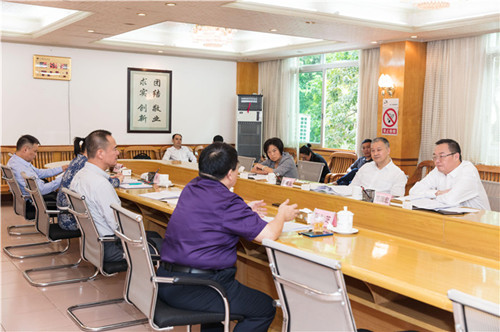 自治區(qū)政府副主席鄒展業(yè)到化工院走訪調(diào)研 自治區(qū)政府副主席鄒展業(yè)到化工院走訪調(diào)研