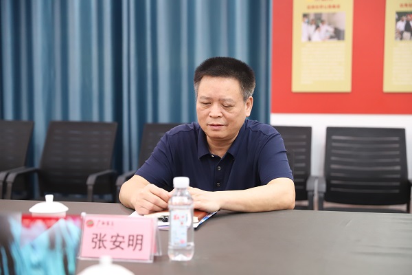 張安明率隊(duì)到化工院調(diào)研指導(dǎo)工作 張安明率隊(duì)到化工院調(diào)研指導(dǎo)工作