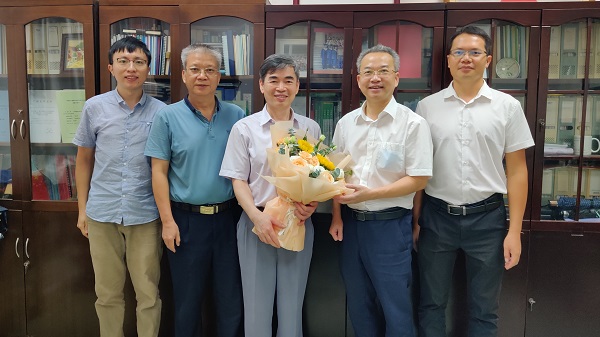 化工院領(lǐng)導(dǎo)到廣西大學(xué)慰問特聘專家陳保善教授 化工院領(lǐng)導(dǎo)到廣西大學(xué)慰問特聘專家陳保善教授