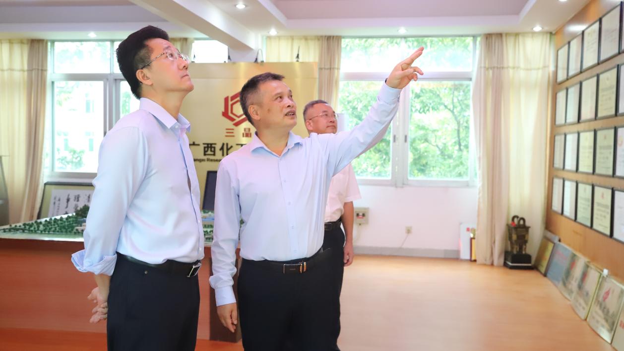 黃河率隊(duì)到化工院調(diào)研指導(dǎo)工作 黃河率隊(duì)到化工院調(diào)研指導(dǎo)工作