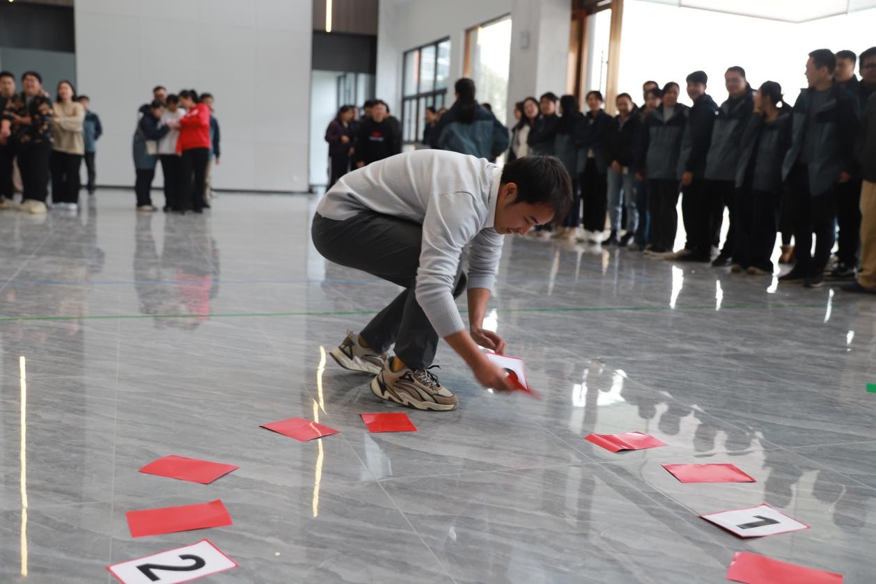 民族團(tuán)結(jié)一家親 賽場(chǎng)競技展風(fēng)采 民族團(tuán)結(jié)一家親 賽場(chǎng)競技展風(fēng)采